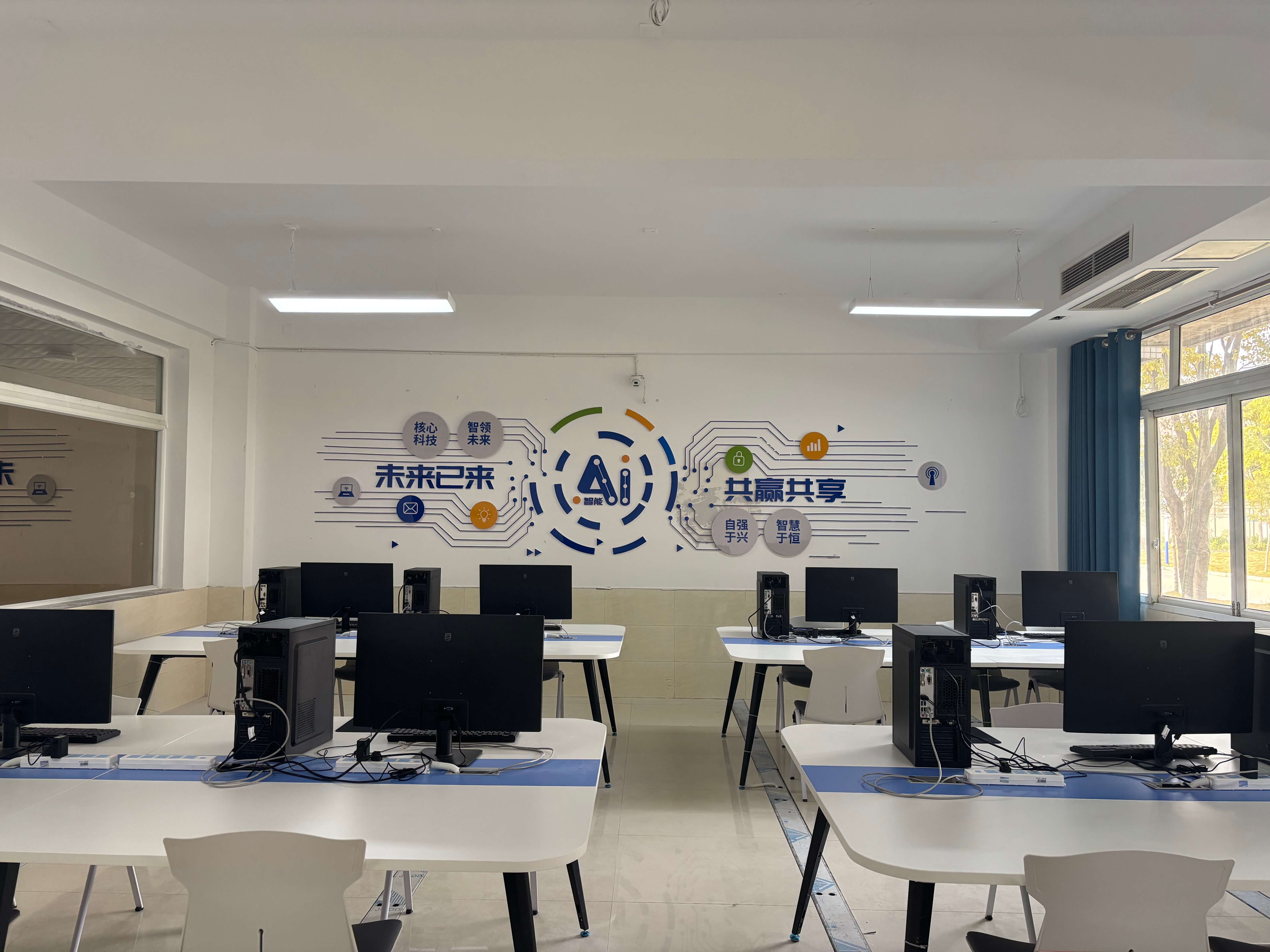 企业级项目实施实训室+创新创业工作室